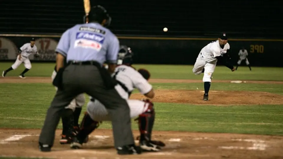 Cae Sultanes en extra innings