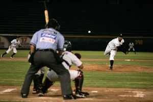 Cae Sultanes en extra innings