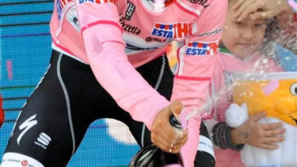 Contador gana en Etna y es nuevo líder del Giro de Italia