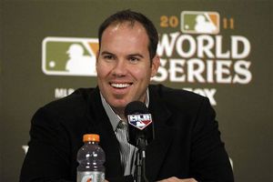 Rangers hace válida su opción para retener a Lewis