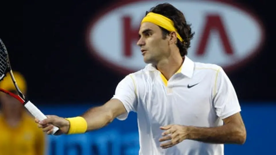 Federer le da vuelta a la página