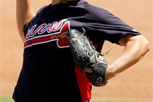 Rodrigo López recibe 13 puntos de sutura tras pelotazo