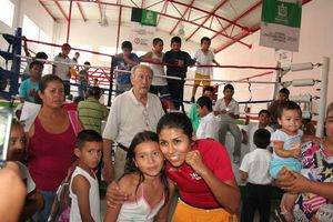 Arely Muciño convive con los jóvenes regios