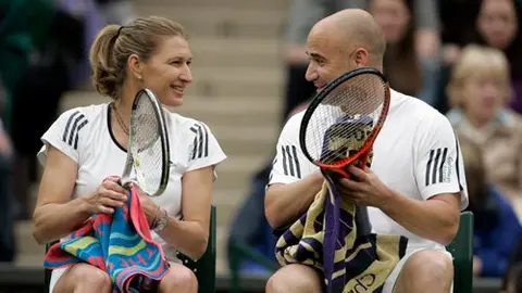 Andre Agassi muestra foto de Steffi Graf desnuda