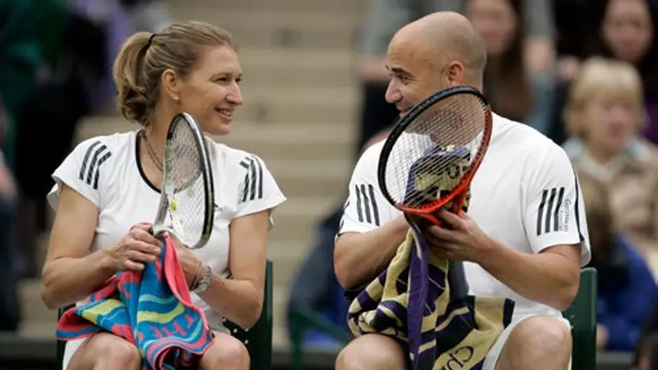 Andre Agassi muestra foto de Steffi Graf desnuda