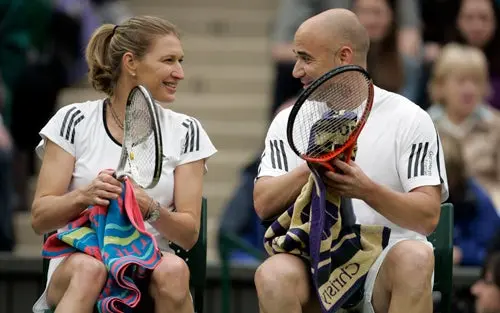 Andre Agassi muestra foto de Steffi Graf desnuda