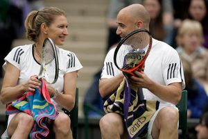 Andre Agassi muestra foto de Steffi Graf desnuda