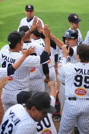 Sultanes despierta endemoniado' y gana 17-6 a los Diablos Rojos