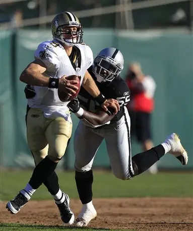 Santos vence 40-20 a Raiders de la mano de Brees