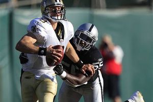 Santos vence 40-20 a Raiders de la mano de Brees