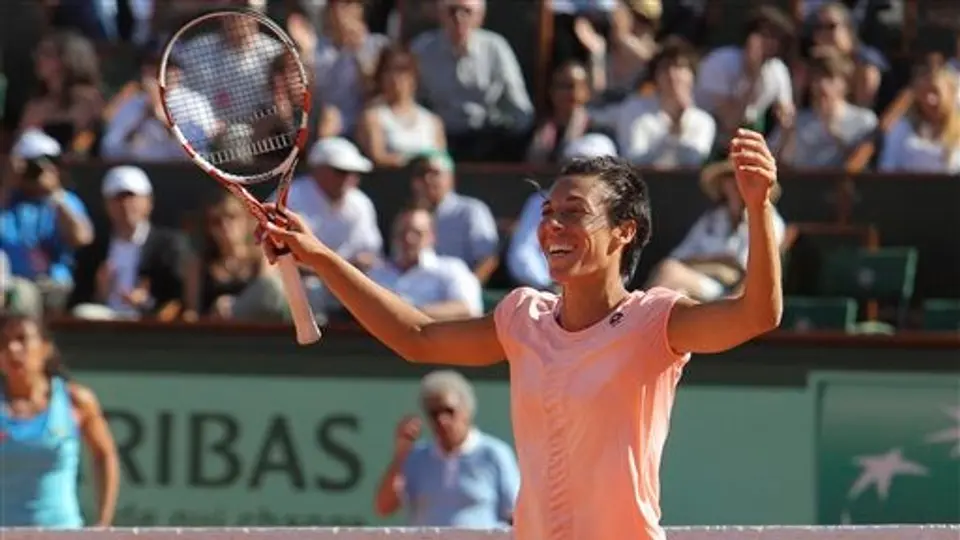 Schiavone vence a Bartoli y defenderá título ante Li Na