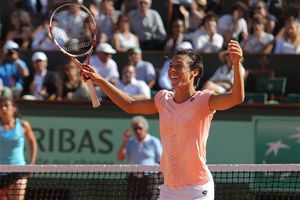 Schiavone vence a Bartoli y defenderá título ante Li Na
