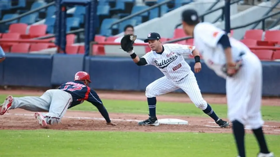 Sultanes cede la serie ante Piratas