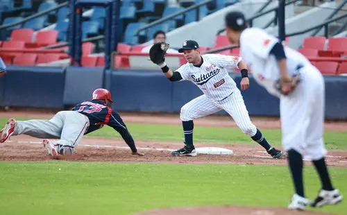 Sultanes cede la serie ante Piratas