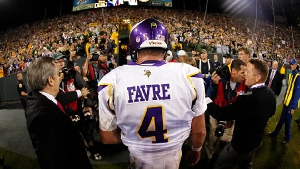 Hermana de Brett Favre es detenida en redada antidrogas