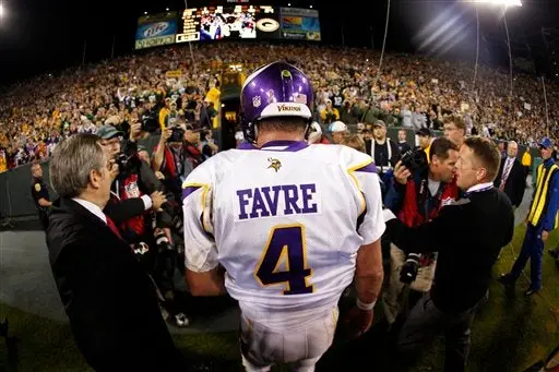 Hermana de Brett Favre es detenida en redada antidrogas