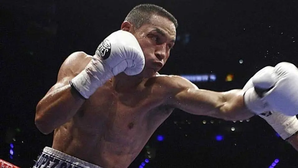 'Gallo' Estrada destrona a Brian Viloria