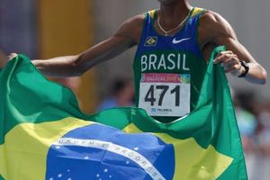 Solonei Silva obtiene oro en el Maratón Varonil
