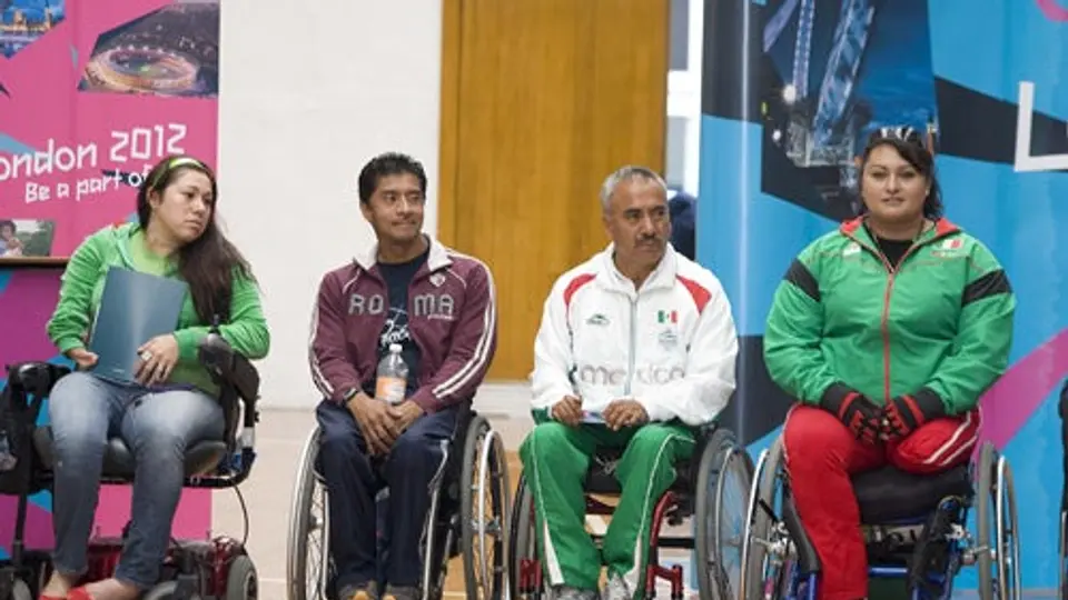Conviven miembros de la Embajada Británica con atletas paralímpicos