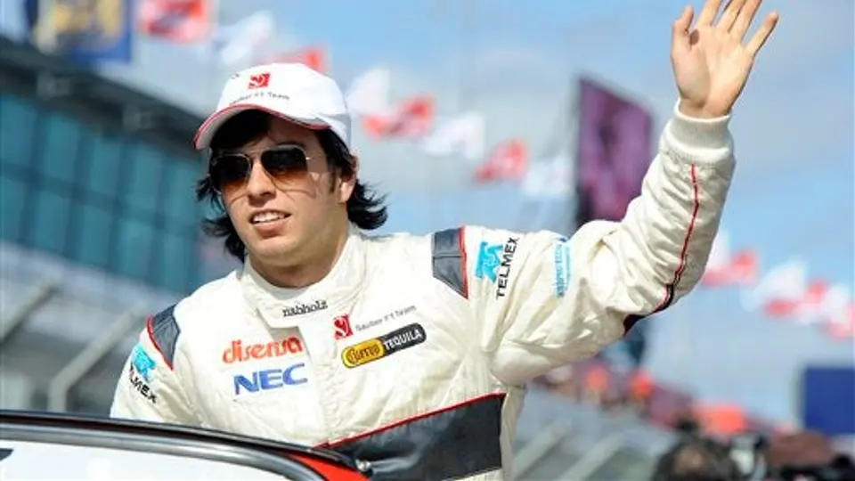 Checo, triste tras ser descalificado en Australia