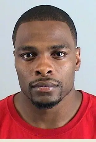 Jugador de los Broncos, arrestado por agresión sexual