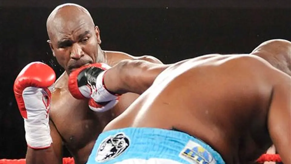 Holyfield pospuso su pelea de marzo