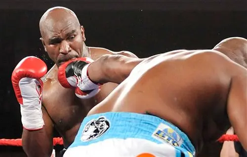 Holyfield pospuso su pelea de marzo