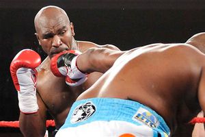 Holyfield pospuso su pelea de marzo