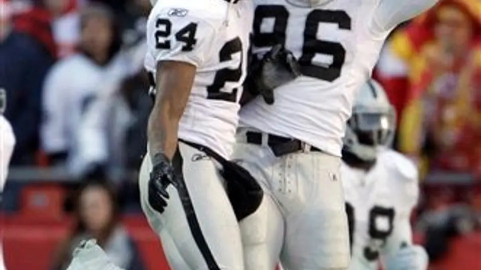 Bush conduce paliza de Oakland 31-10 ante Kansas City
