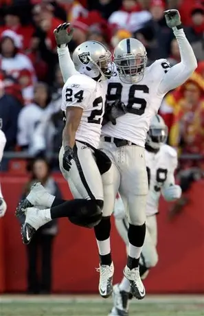 Bush conduce paliza de Oakland 31-10 ante Kansas City