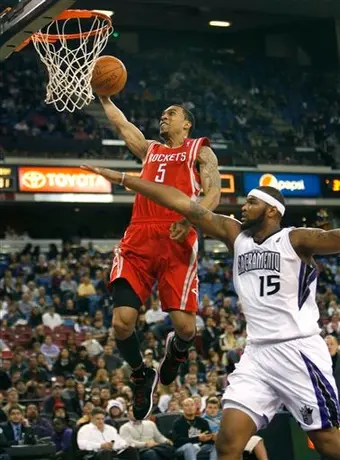 Martin luce en victoria de Rockets 102-93 a Sacramento