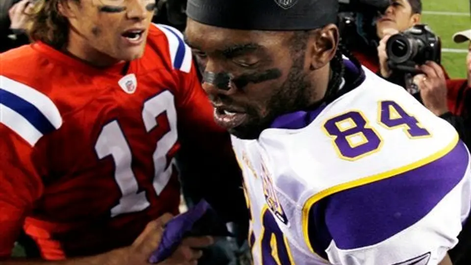 Brady supera a Favre; Patriotas vencen 28-18 a Vikingos
