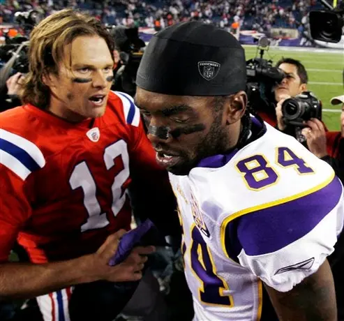 Brady supera a Favre; Patriotas vencen 28-18 a Vikingos