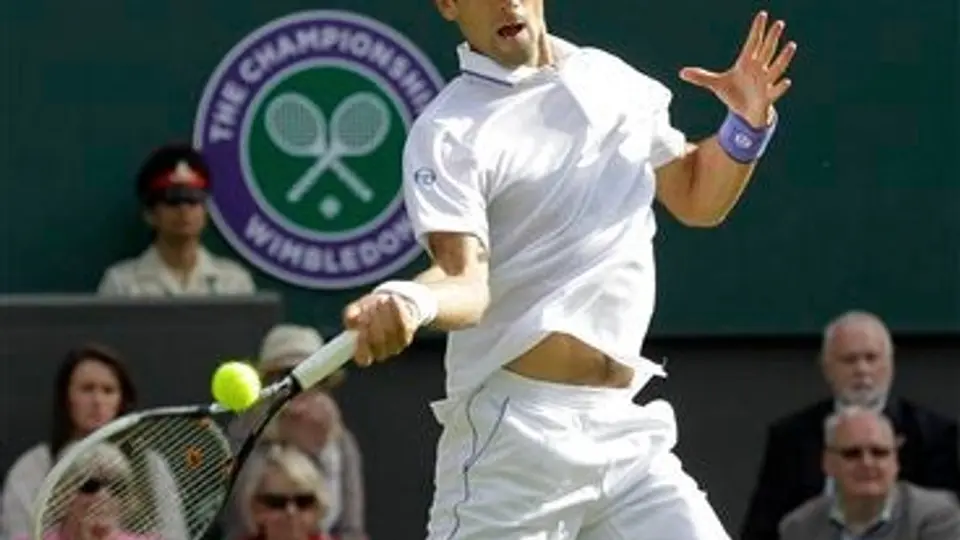 Djokovic derrota a Chardy 'sin despeinarse'