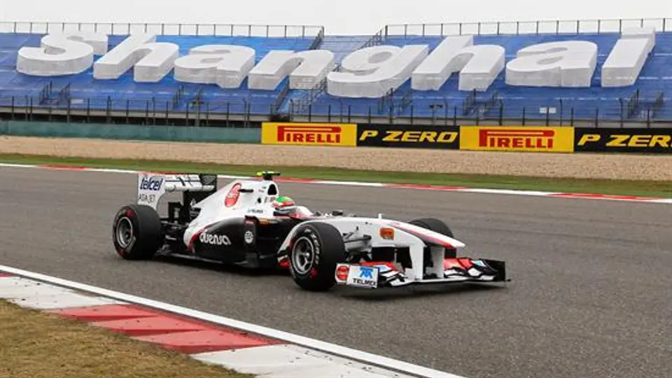 Checo termina 17 tras ser sancionado