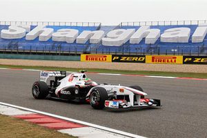 Checo termina 17 tras ser sancionado