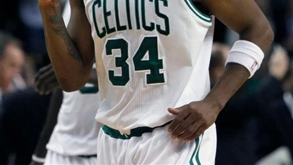 Pierce llega a 20 mil puntos y Celtics vence 105-102 a Bucks