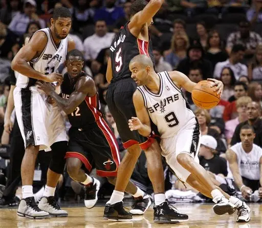 Tony Parker firma extensión por cuatro años y 50 mdd