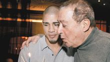 Bob Arum festeja 45 años en el boxeo