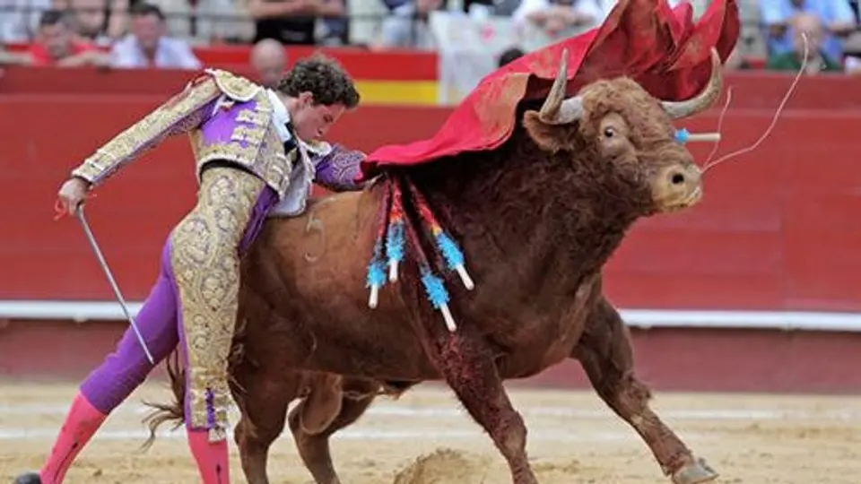 Arturo Saldívar, triunfador en Valencia al cortar dos orejas