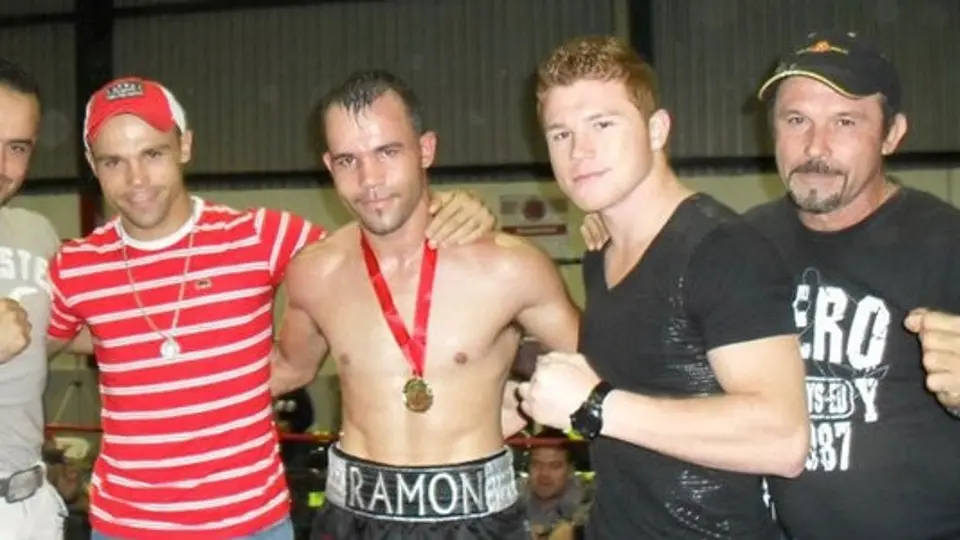 El 'Dinamita' tronó contra 'Canelo'