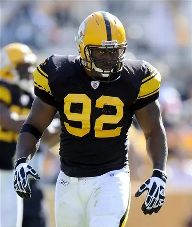 NFL multa por tercera vez a Harrison por golpe violento