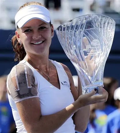Radwanska se impone a Zvonareva y se corona en Carlsbad