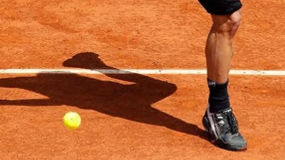 Federer vence a Tipsarevic y alcanza los octavos de final