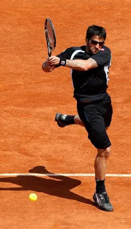 Federer vence a Tipsarevic y alcanza los octavos de final
