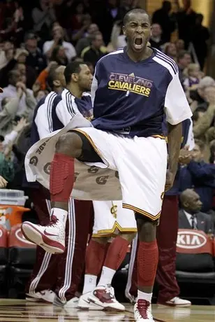 Lakers cae sorpresivamente ante Cavs 104-99