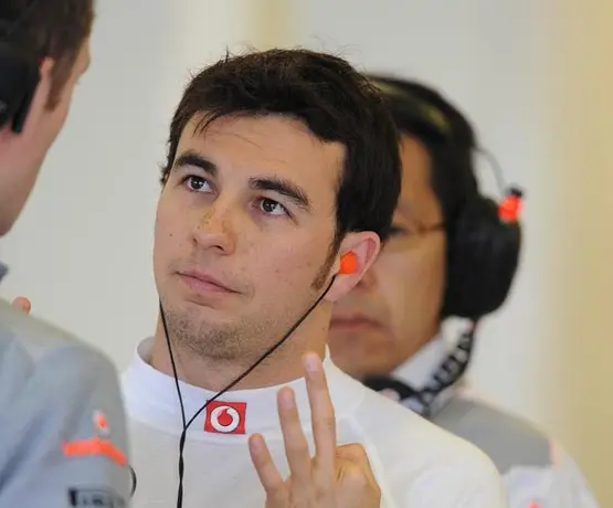 Jefe de McLaren destaca el profesionalismo de Checo Pérez