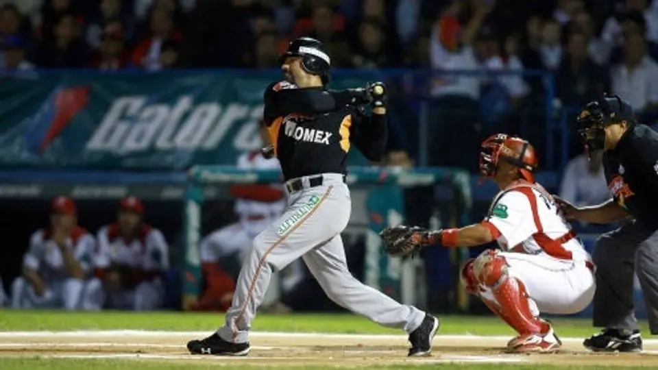 Adrián González es mejor que Howard y Teixeira: Vinicio Castilla