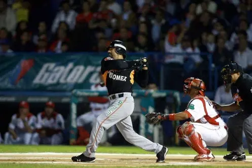 Adrián González es mejor que Howard y Teixeira: Vinicio Castilla