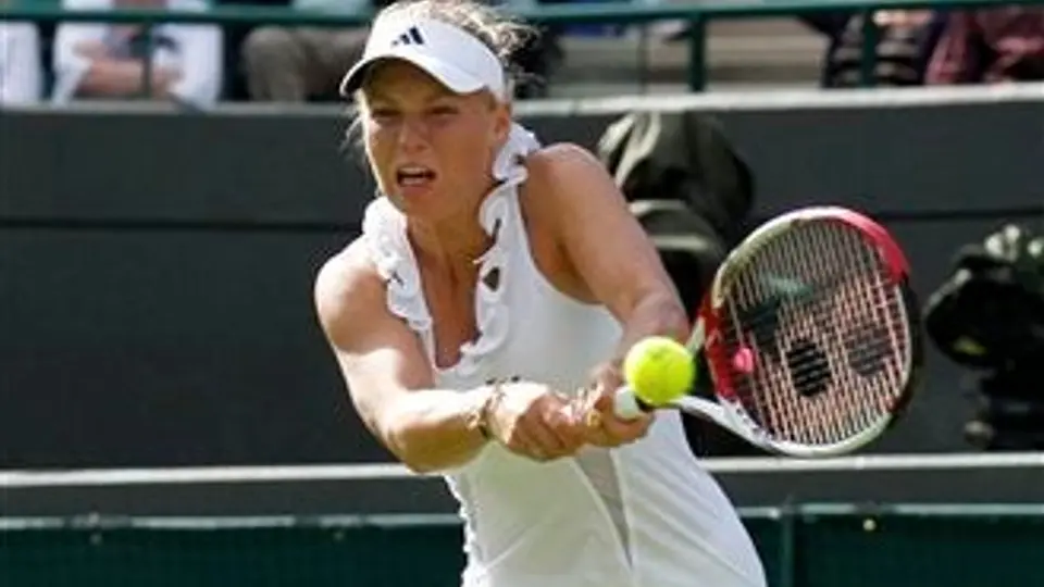 Wozniacki despacha a Parra en menos de una hora